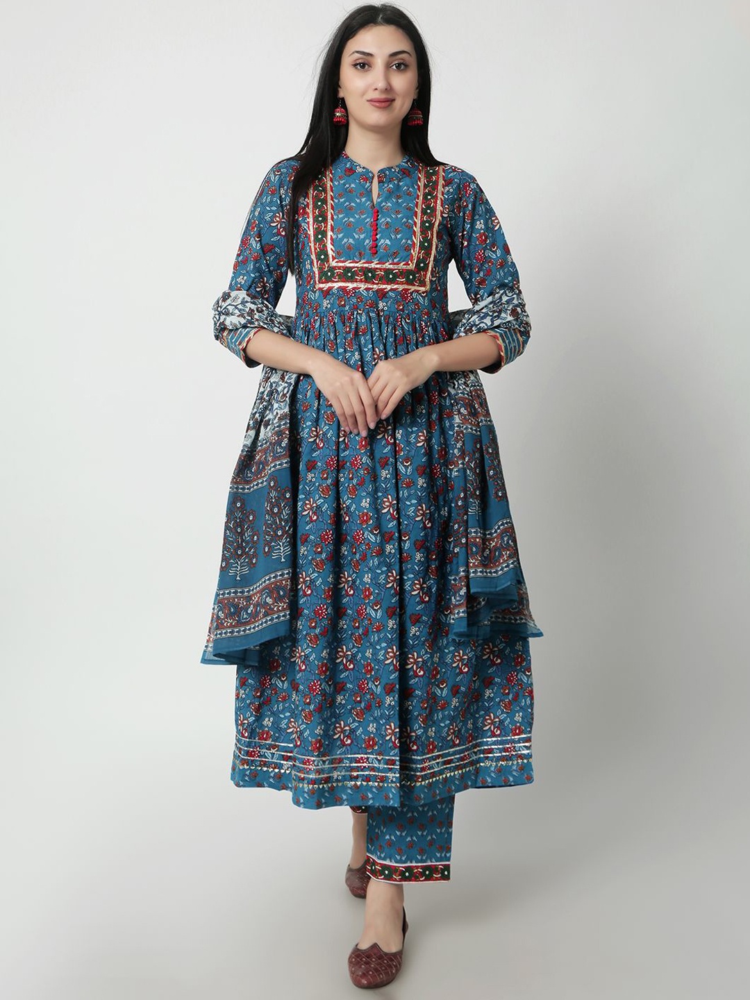 JANAKDULARI CREATION Floral Printed Gotta Patti Pure Cotton Kurta with Palazzos & Dupatta, Blue
JANAKDULARI CREATION Floral Printed Gotta Patti Pure Cotton Kurta with Palazzos & Dupatta, Blue