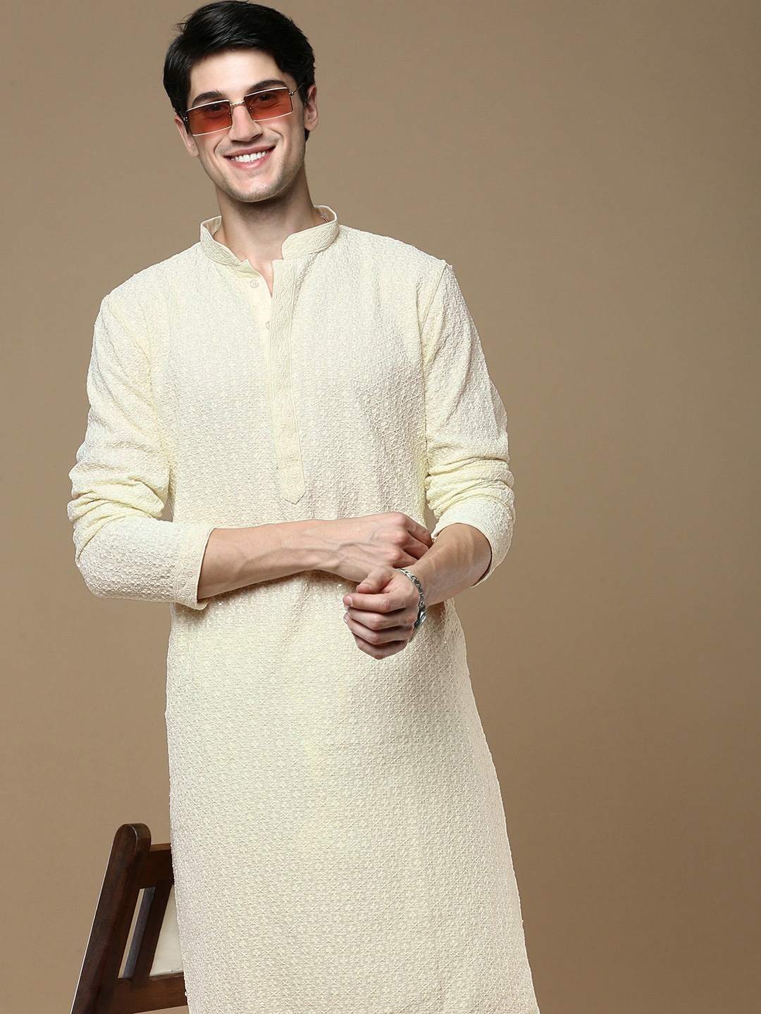 Anouk Off White Ethnic Motifs Woven Design Mandarin Collar Thread Work Chikankari Kurta
Anouk Off White Ethnic Motifs Woven Design Mandarin Collar Thread Work Chikankari Kurta