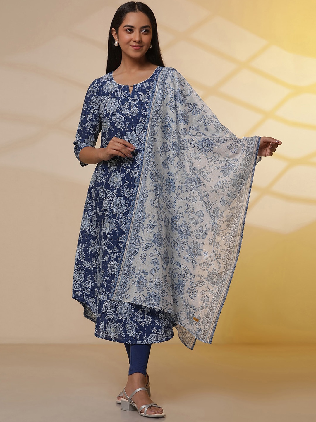AURELIA Floral Printed Keyhole Neck A-Line Pure Cotton Kurta With Leggings & Dupatta, Blue
AURELIA Floral Printed Keyhole Neck A-Line Pure Cotton Kurta With Leggings & Dupatta, Blue