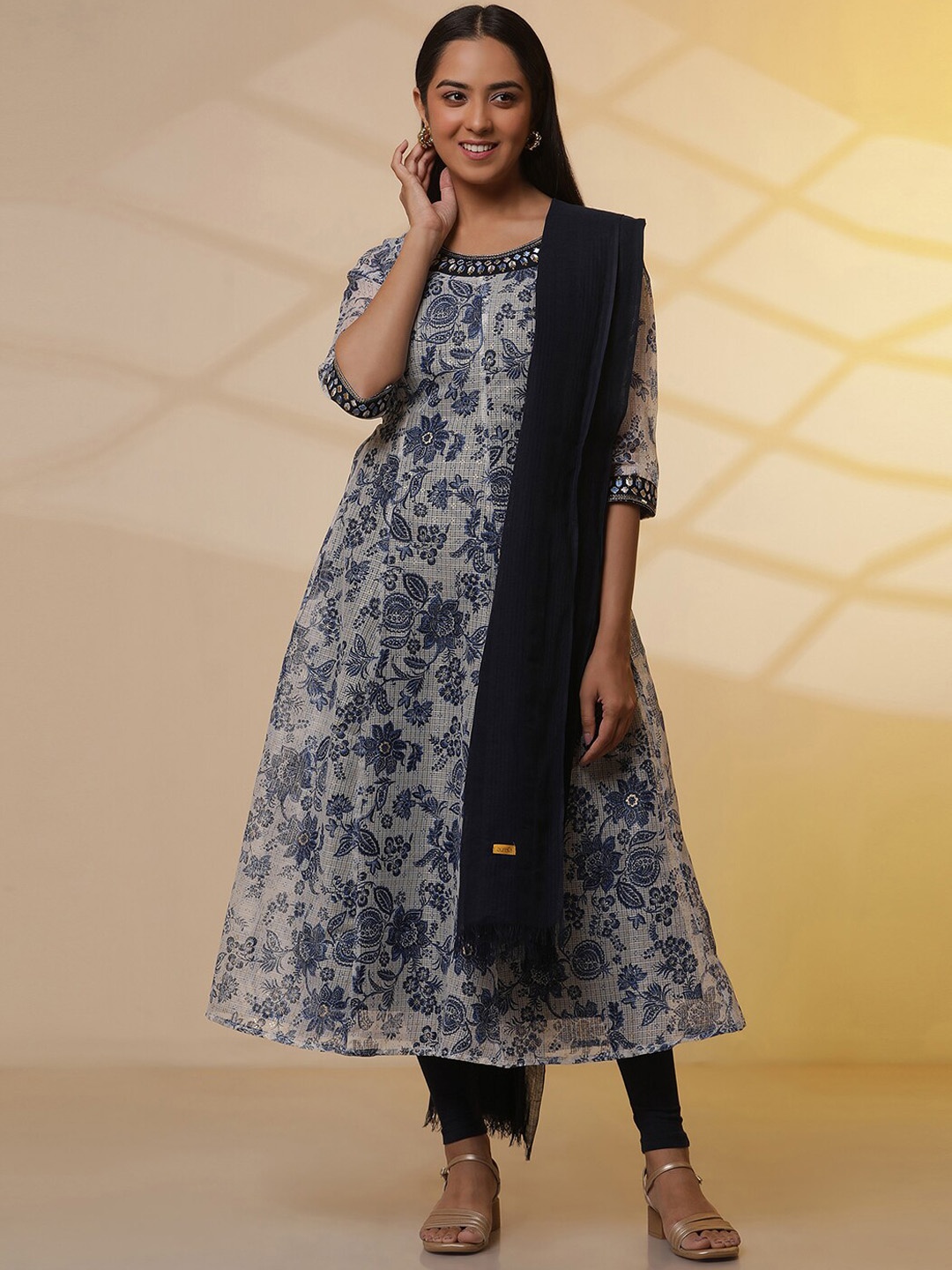 AURELIA Floral Printed Thread Work Waist Tie-Ups A-Line Kurta With Jeggings & Dupatta, Blue
AURELIA Floral Printed Thread Work Waist Tie-Ups A-Line Kurta With Jeggings & Dupatta, Blue