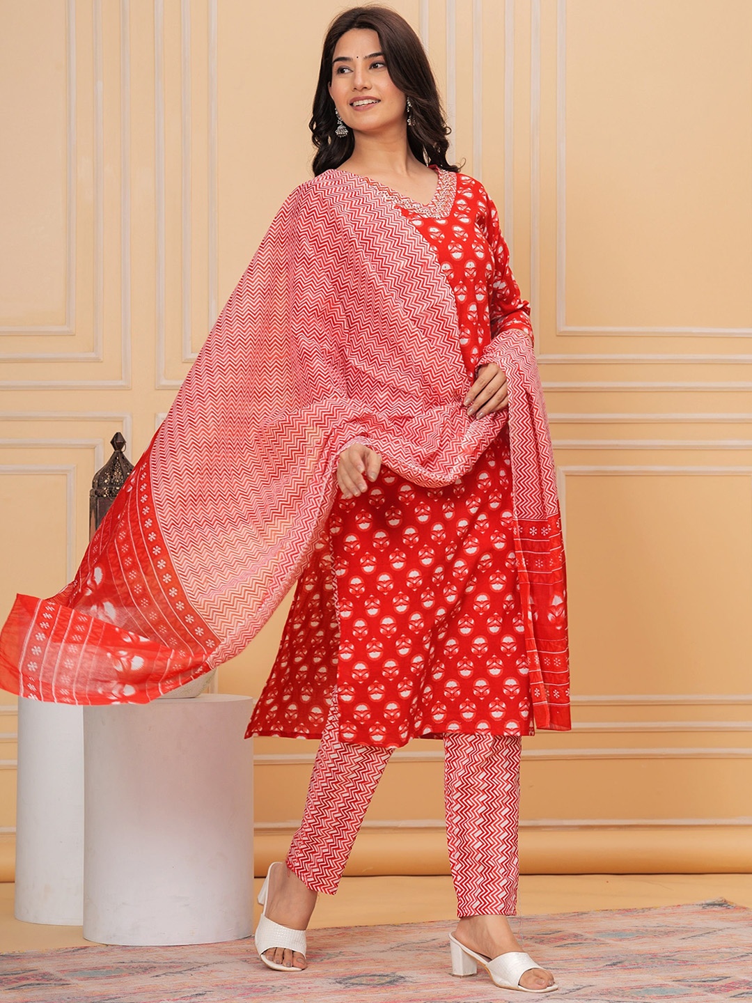 GLIDER GIRL Ethnic Motifs Printed Pure Cotton Straight Kurta with Trousers & With Dupatta, Red
GLIDER GIRL Ethnic Motifs Printed Pure Cotton Straight Kurta with Trousers & With Dupatta, Red