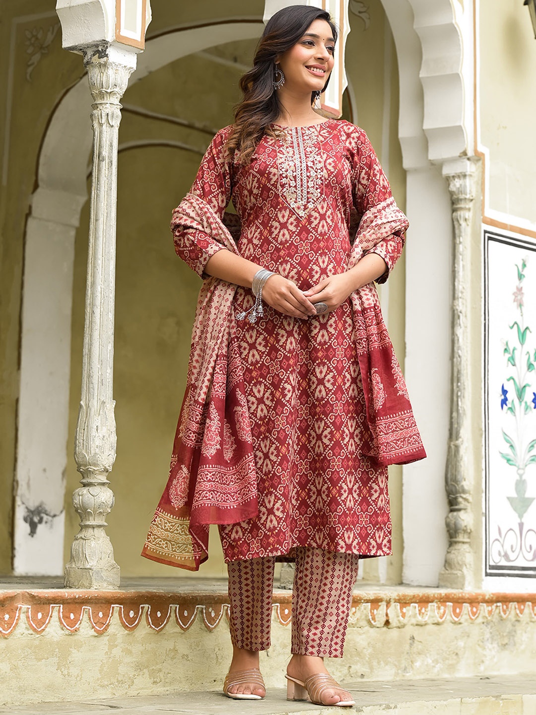 KALINI Ethnic Motifs Printed Thread Work Regular Straight Kurta With Trousers & Dupatta, Maroon
KALINI Ethnic Motifs Printed Thread Work Regular Straight Kurta With Trousers & Dupatta, Maroon