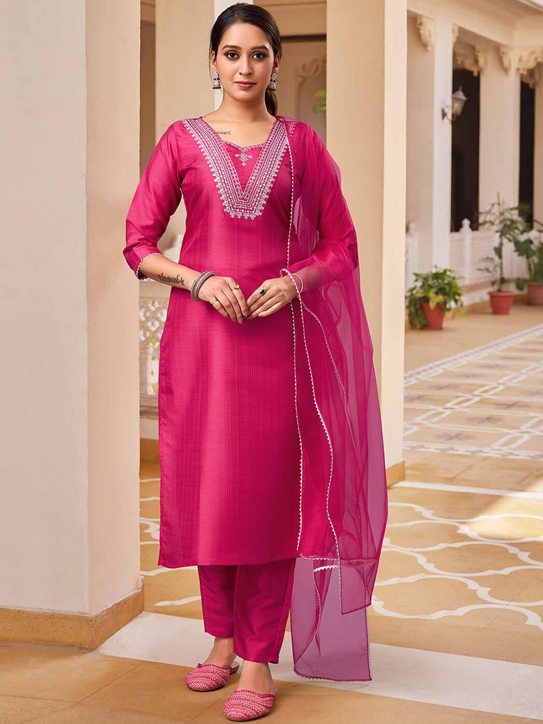 Twika Floral Embroidered Yoke Design Zari Straight Kurta With Trousers & Dupatta, Pink
Twika Floral Embroidered Yoke Design Zari Straight Kurta With Trousers & Dupatta, Pink