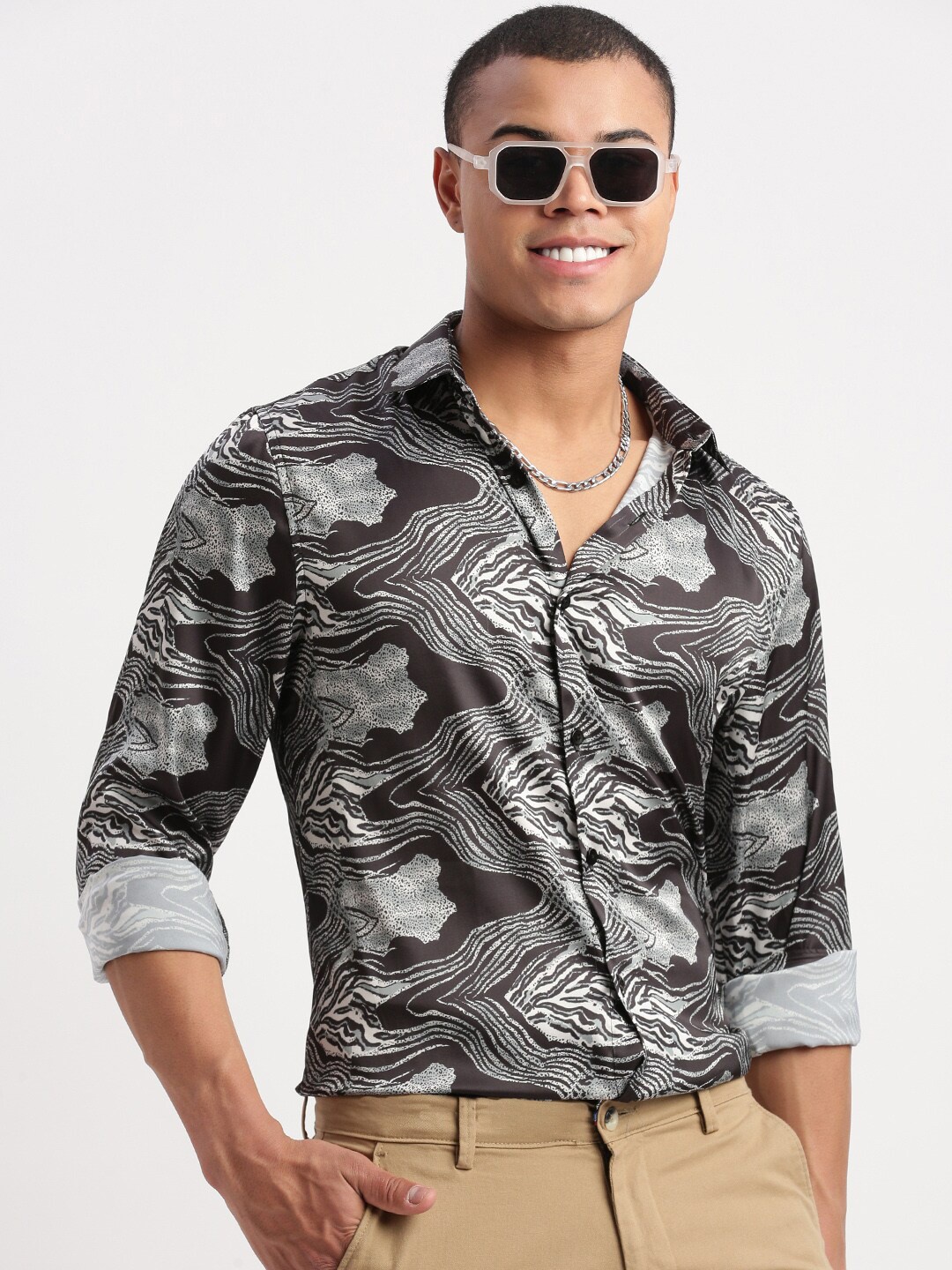SHOWOFF Premium Oversized Abstract Printed Opaque Twill Weave Satin Party Shirt, Black
SHOWOFF Premium Oversized Abstract Printed Opaque Twill Weave Satin Party Shirt, Black
