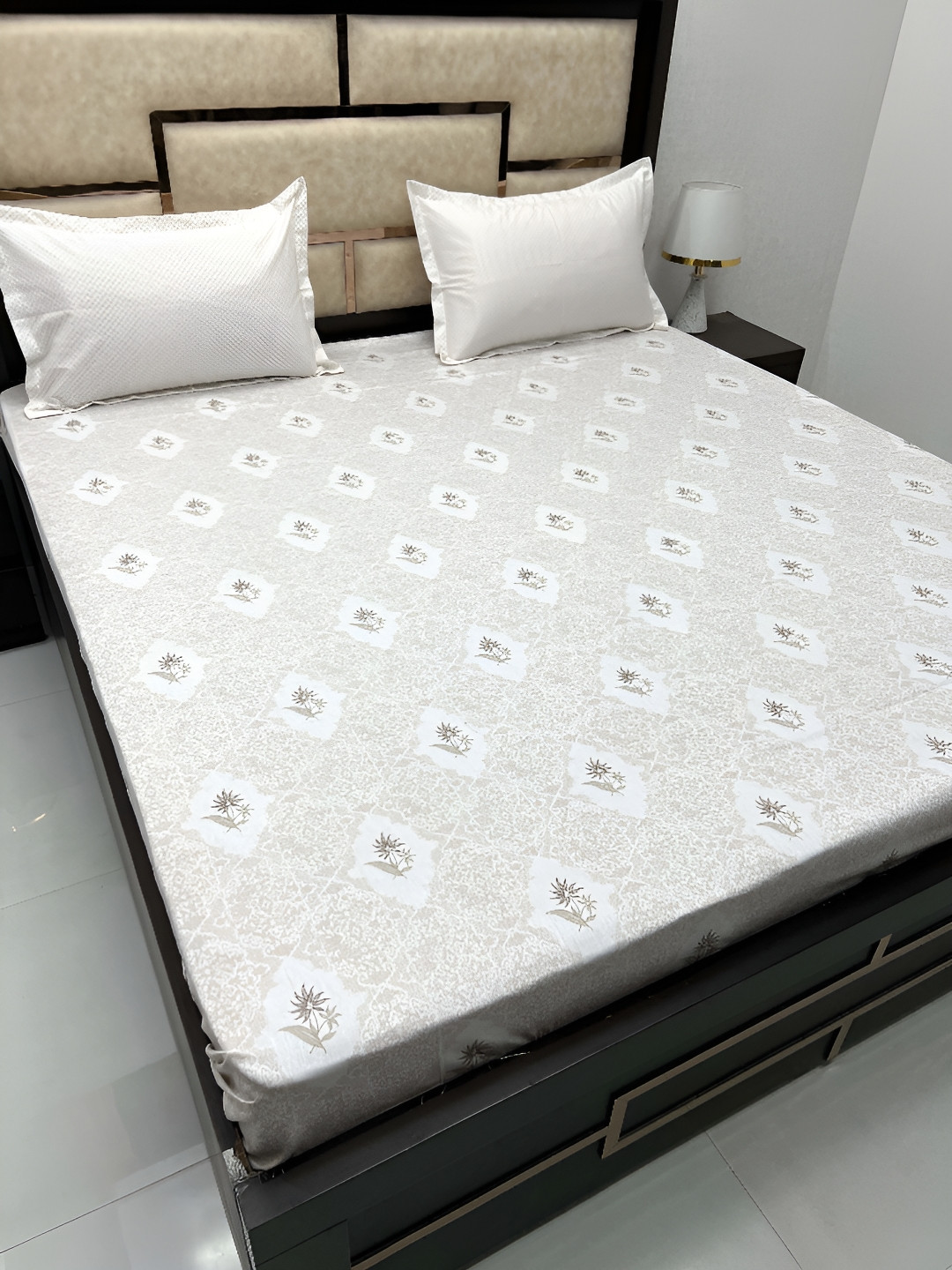 Pure Decor Brown & White Floral Cotton 300 TC King Bedsheet with 2 Pillow Covers
Pure Decor Brown & White Floral Cotton 300 TC King Bedsheet with 2 Pillow Covers