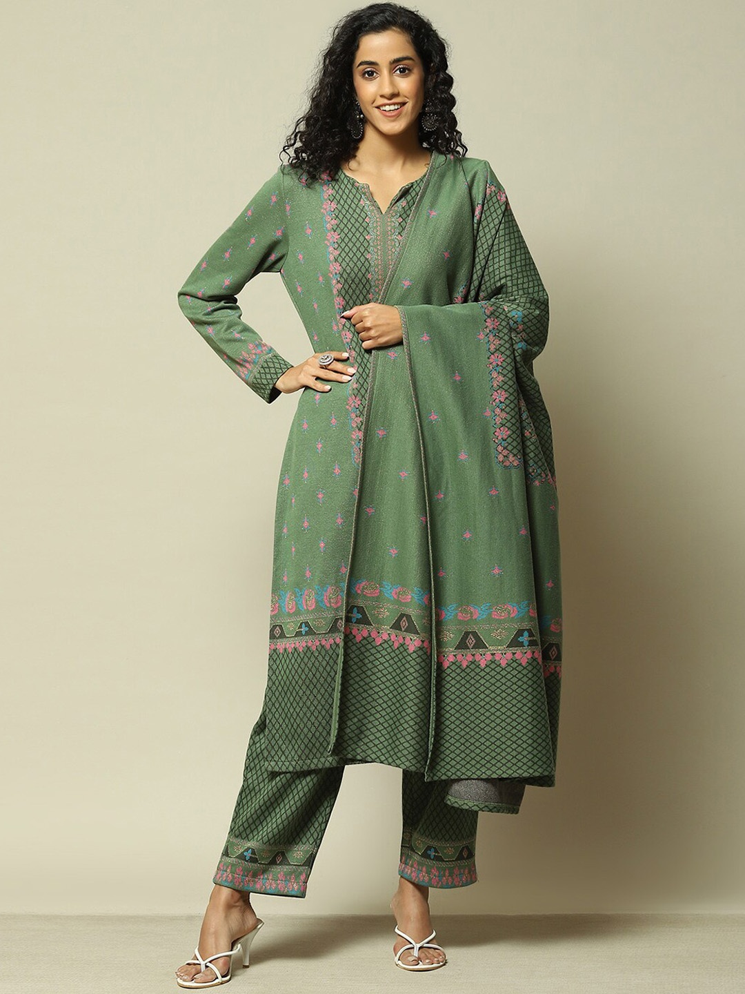 Rangriti Ethnic Motifs Printed Regular Straight Kurta with Palazzos & Dupatta, Green
Rangriti Ethnic Motifs Printed Regular Straight Kurta with Palazzos & Dupatta, Green