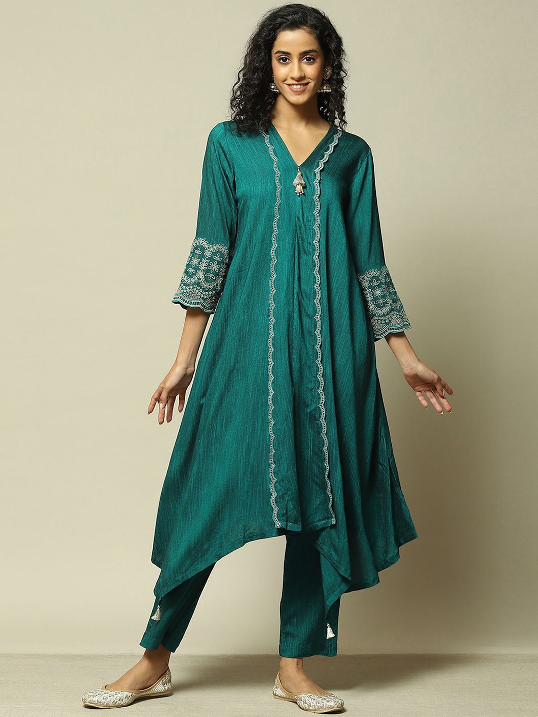 Rangriti Geometric Embroidered Regular Thread Work A-Line Kurta With Trousers, Green
Rangriti Geometric Embroidered Regular Thread Work A-Line Kurta With Trousers, Green