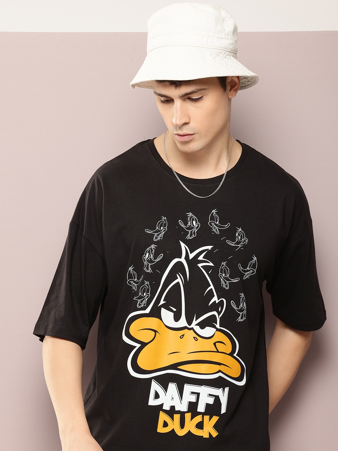 Kook N Keech Looney Tunes Men Graphic Printed Drop-Shoulder Sleeves Oversized T-shirt, Black
Kook N Keech Looney Tunes Men Graphic Printed Drop-Shoulder Sleeves Oversized T-shirt, Black