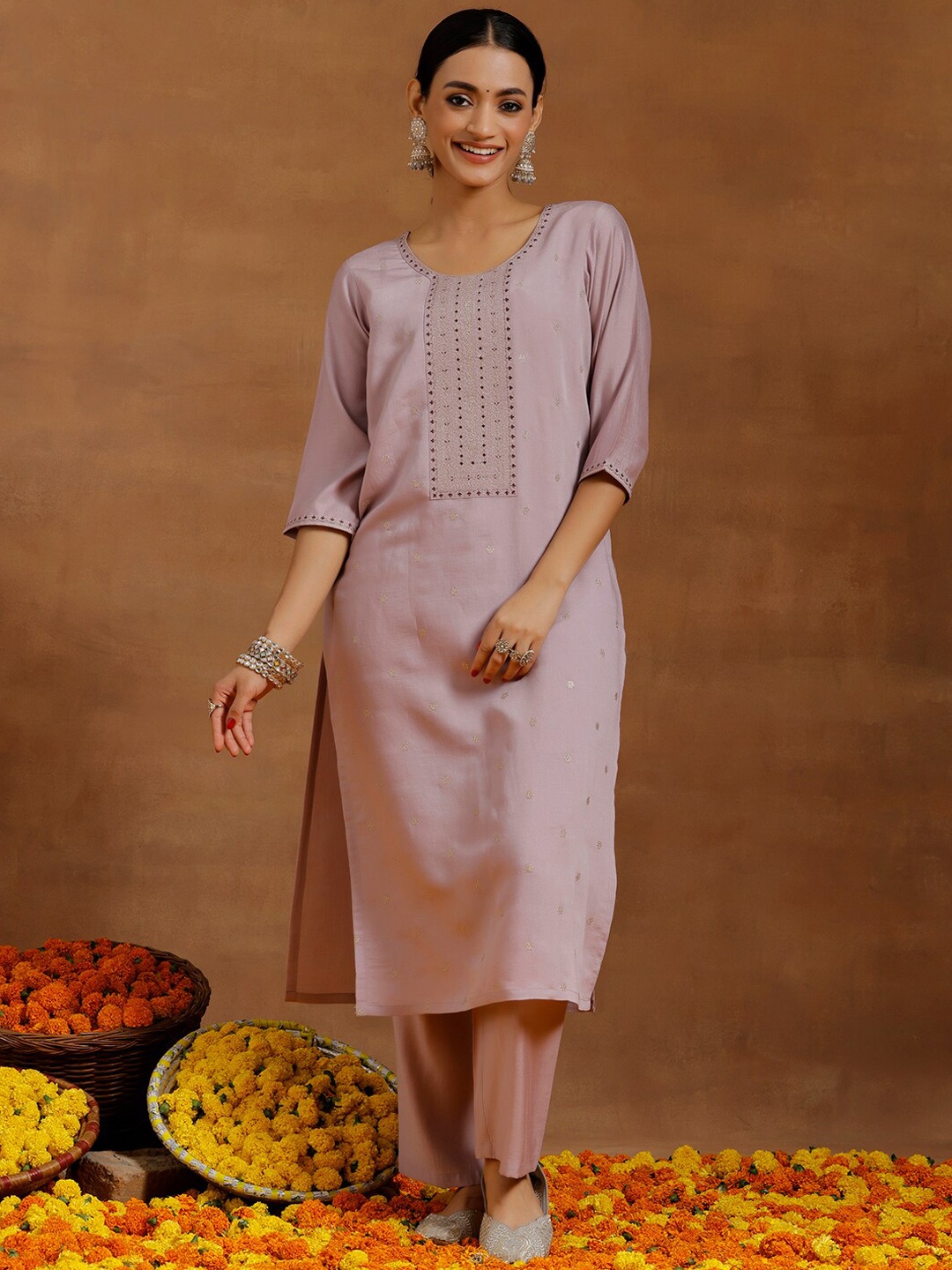 Libas Floral Embroidered Scoop Neck Three-Quarter Sleeves Sequinned Kurta Set, Lavender
Libas Floral Embroidered Scoop Neck Three-Quarter Sleeves Sequinned Kurta Set, Lavender