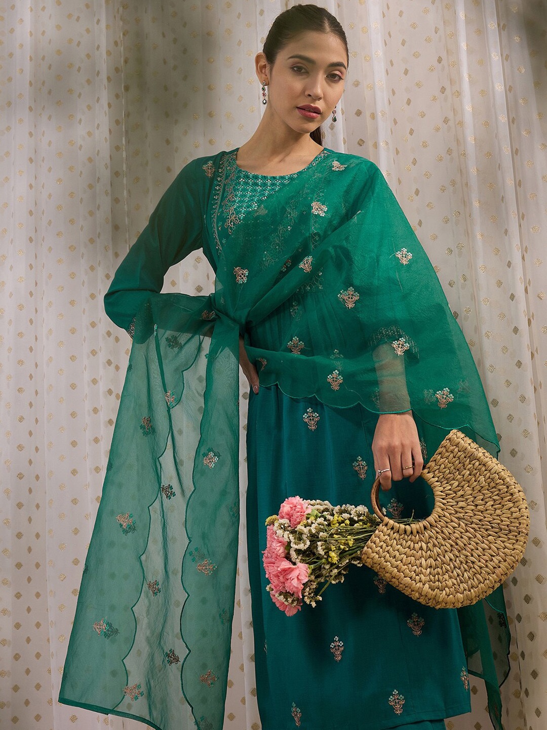 Indo Era Ethnic Motifs Embroidered Round Neck Straight Kurta with Trousers & Dupatta, Teal
Indo Era Ethnic Motifs Embroidered Round Neck Straight Kurta with Trousers & Dupatta, Teal