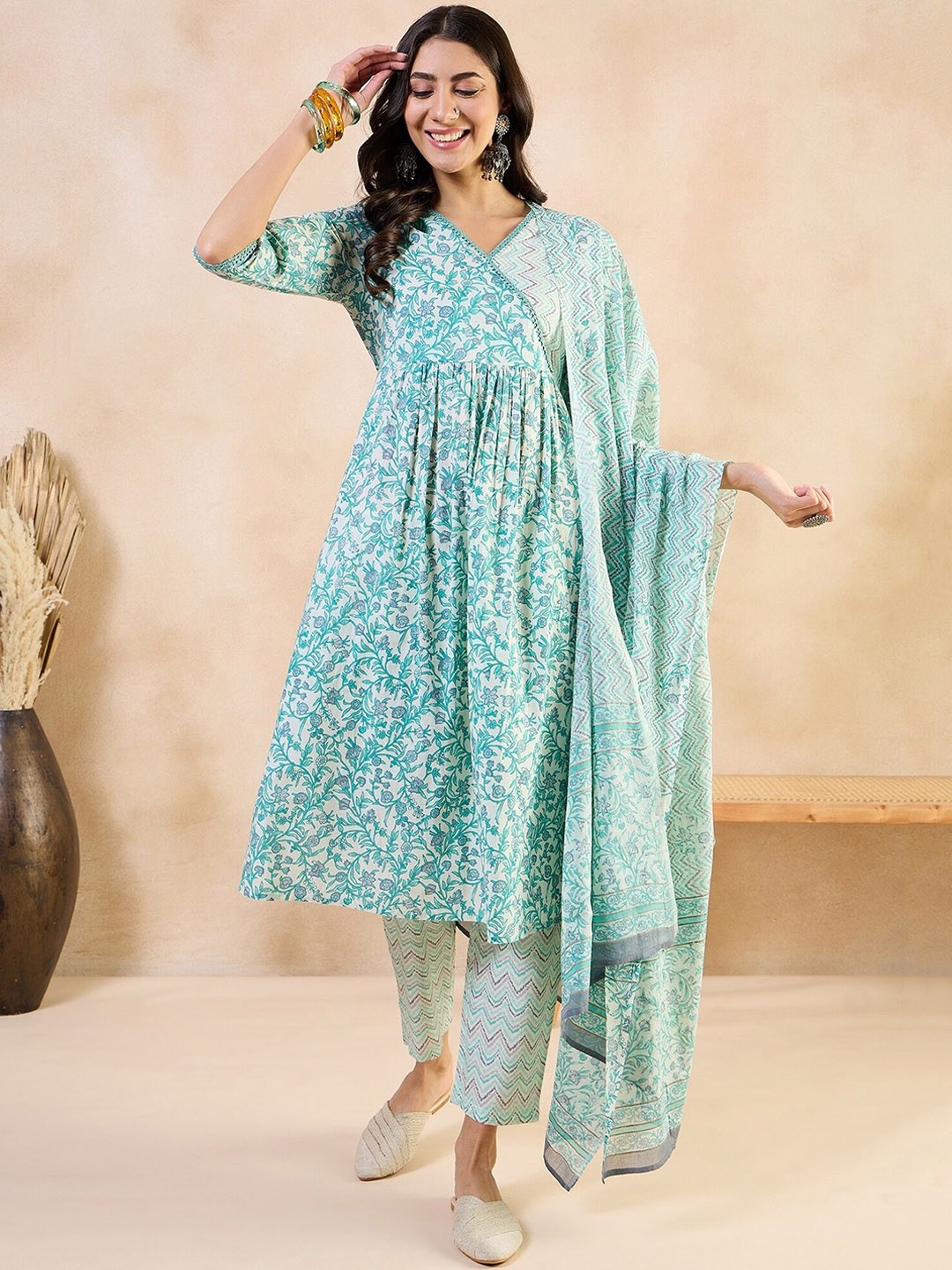 Anouk Floral Printed Angrakha Thread Work Pure Cotton A-Line Kurta With Trousers & Dupatta, Green
Anouk Floral Printed Angrakha Thread Work Pure Cotton A-Line Kurta With Trousers & Dupatta, Green