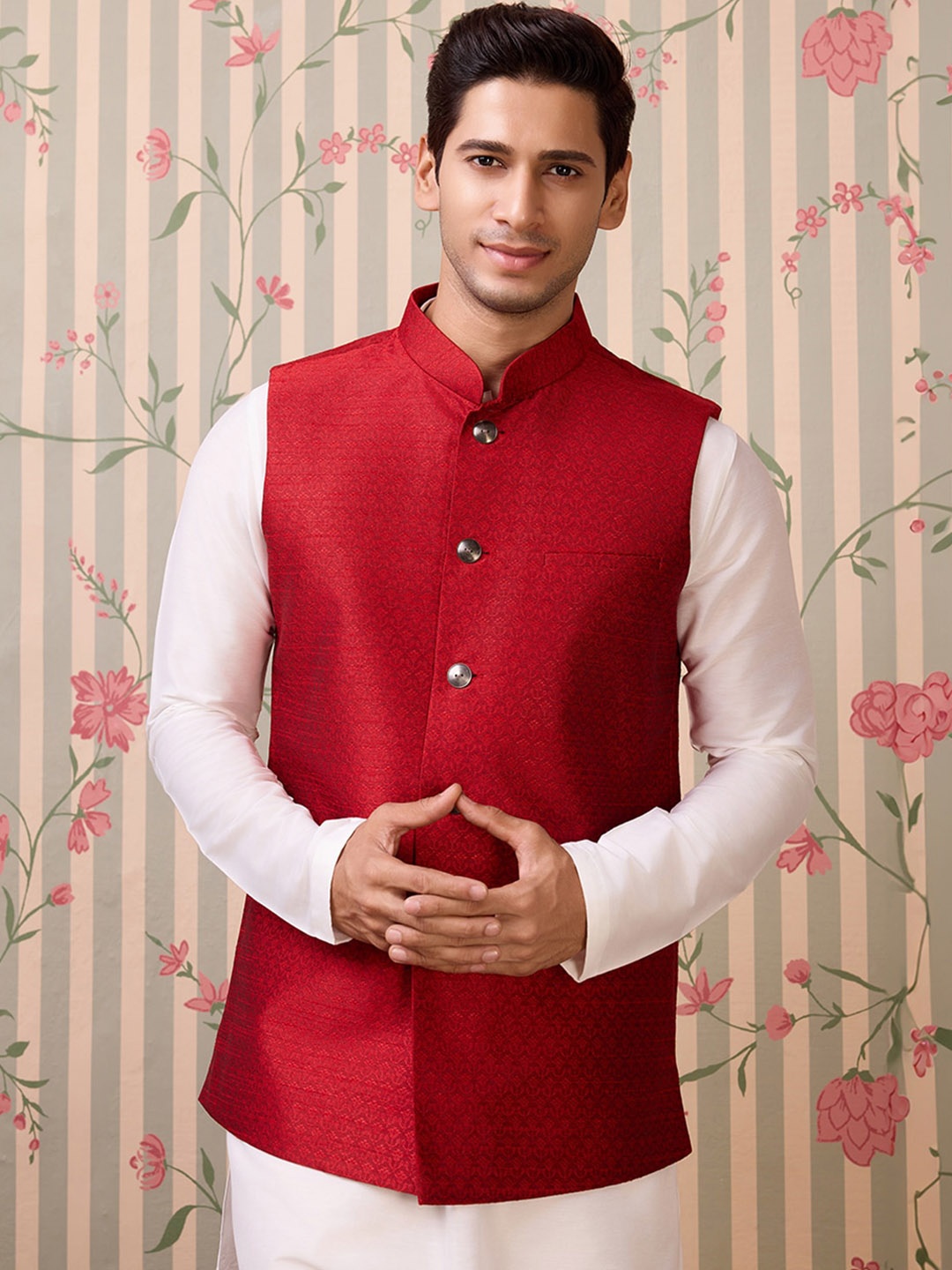 Ode by House of Pataudi Woven Design Mandarin Collar Long Sleeves Kurta with Pyjamas, Red
Ode by House of Pataudi Woven Design Mandarin Collar Long Sleeves Kurta with Pyjamas, Red