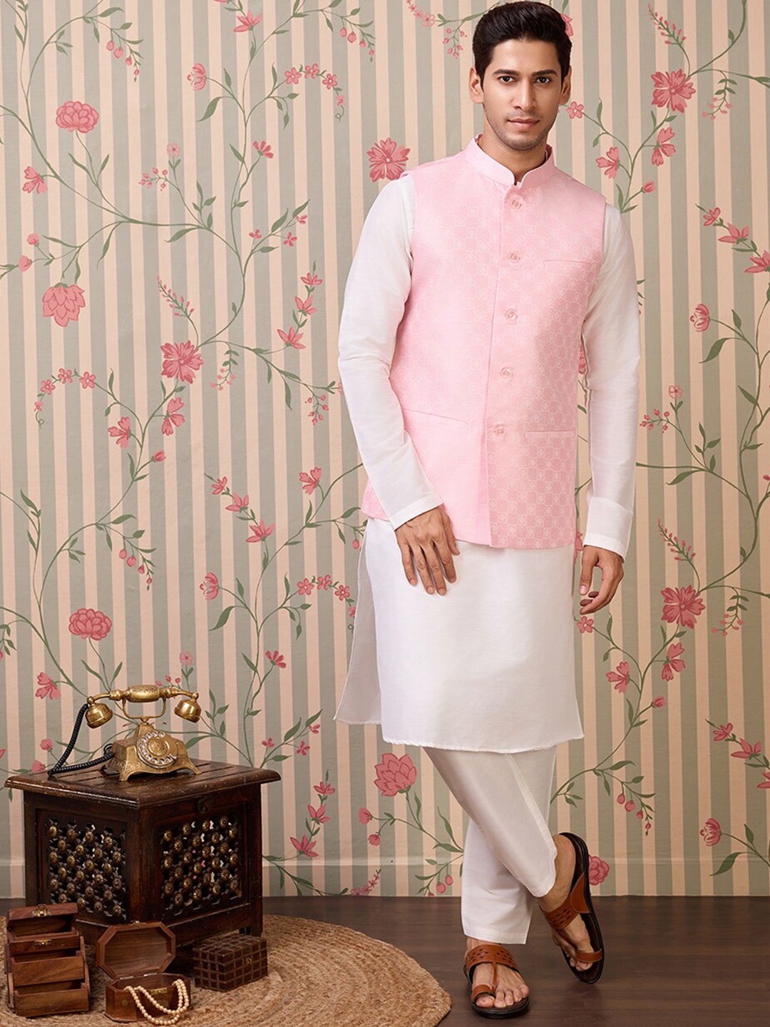 Ode by House of Pataudi Mandarin Collar Straight Kurta with Trousers & Nehru Jacket, White
Ode by House of Pataudi Mandarin Collar Straight Kurta with Trousers & Nehru Jacket, White