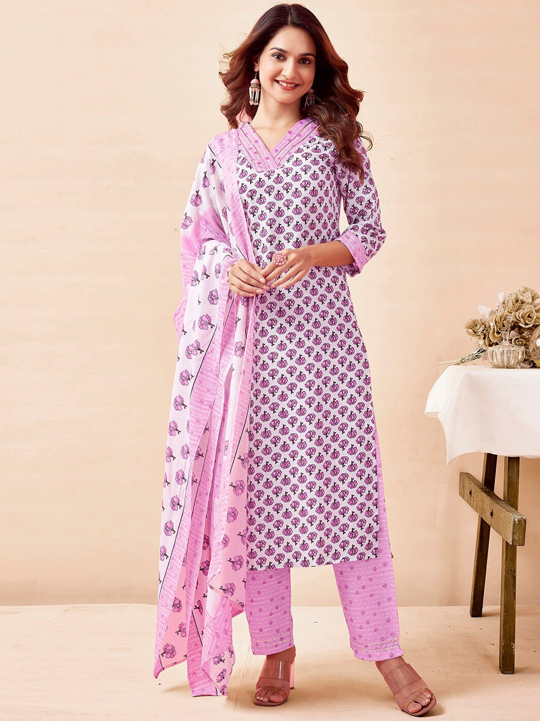 SKYLEE Ethnic Motifs Printed Regular Gotta Patti Kurta with Trousers & Dupatta, White
SKYLEE Ethnic Motifs Printed Regular Gotta Patti Kurta with Trousers & Dupatta, White