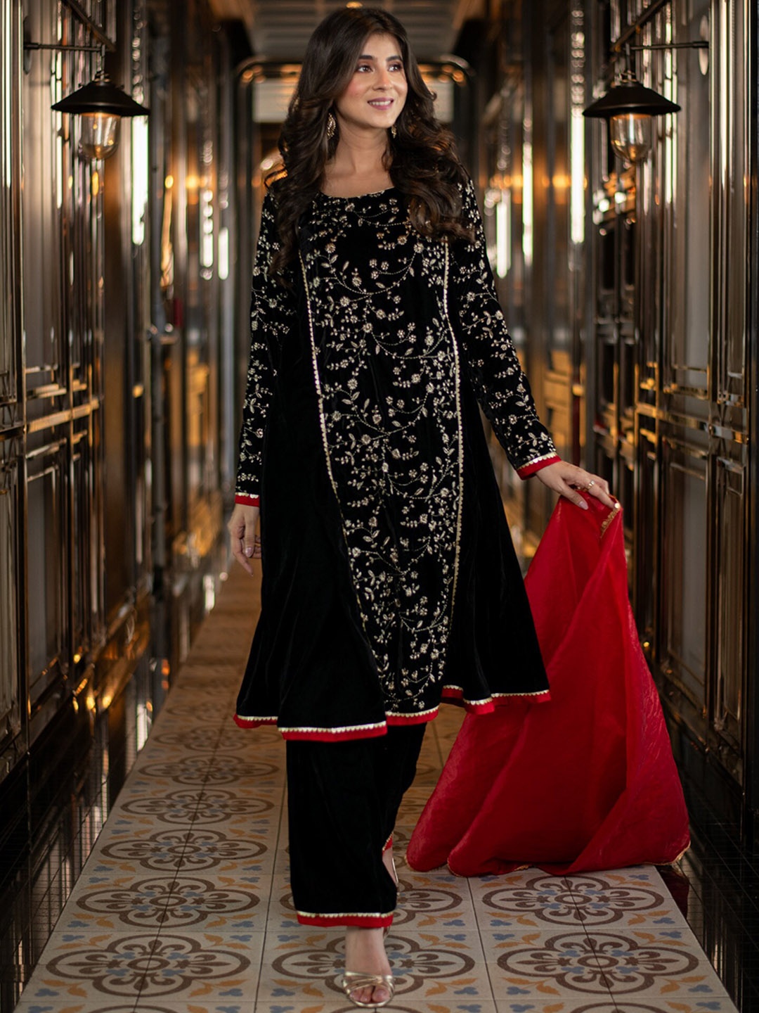 Label Shaurya Sanadhya Floral Embroidered Velvet Anarkali Kurta With Palazzos & Dupatta, Black
Label Shaurya Sanadhya Floral Embroidered Velvet Anarkali Kurta With Palazzos & Dupatta, Black