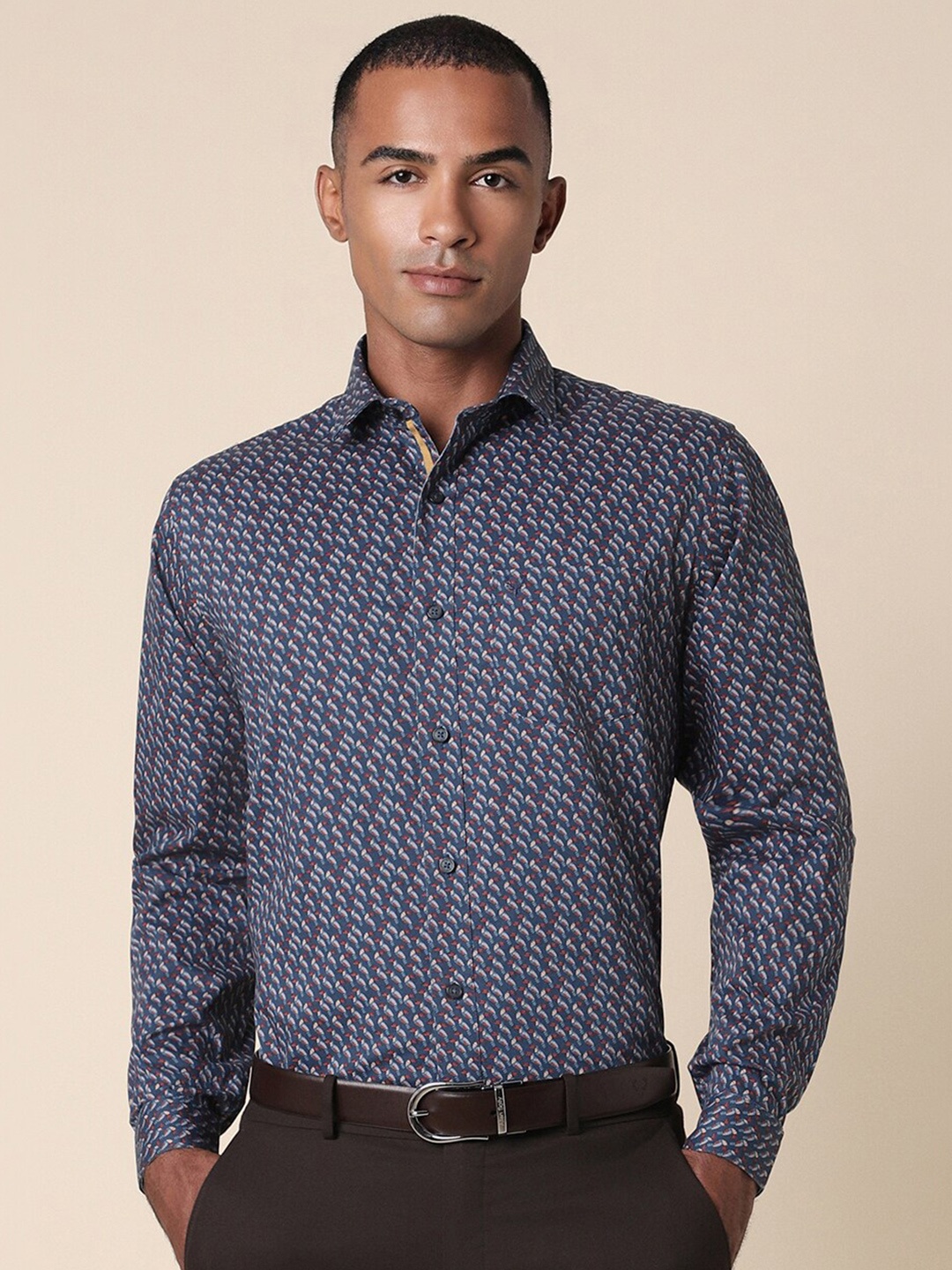Allen Solly Slim Fit Floral Long Sleeves Spread Collar Cotton Opaque Printed Formal Shirt, Navy blue
Allen Solly Slim Fit Floral Long Sleeves Spread Collar Cotton Opaque Printed Formal Shirt, Navy blue
