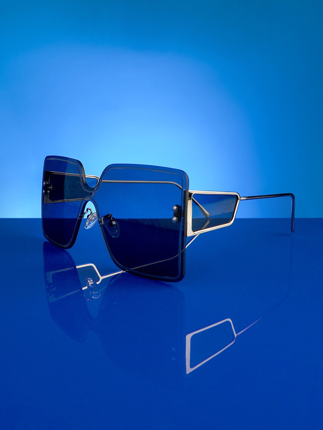 HAUTE SAUCE by Campus Sutra Women Oversized Sunglasses with Polarised Lens AW24_HSSG1358, Black
HAUTE SAUCE by Campus Sutra Women Oversized Sunglasses with Polarised Lens AW24_HSSG1358, Black