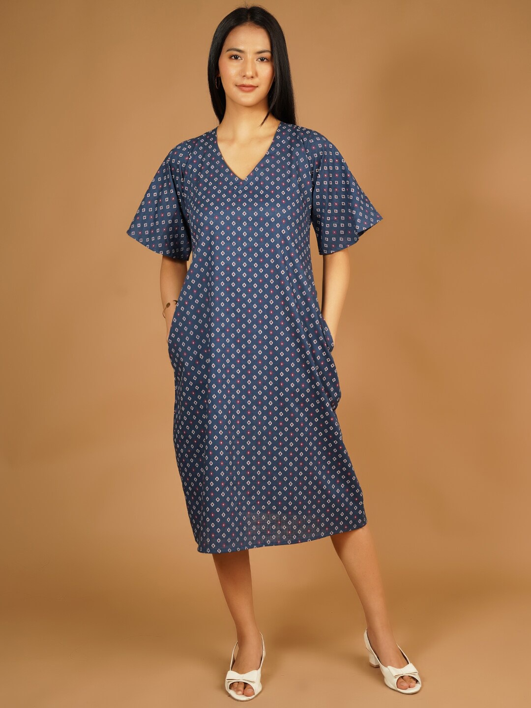Talethread Geometric Printed V-Neck Flared Sleeve Pure Cotton A-Line Midi Dress, Blue
Talethread Geometric Printed V-Neck Flared Sleeve Pure Cotton A-Line Midi Dress, Blue