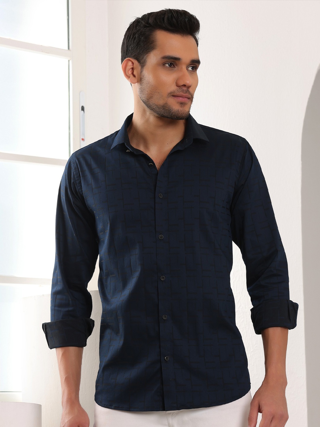 FILO HEVIS Classic Geometric Printed Cutaway Collar Satin Casual Shirt, Navy blue
FILO HEVIS Classic Geometric Printed Cutaway Collar Satin Casual Shirt, Navy blue