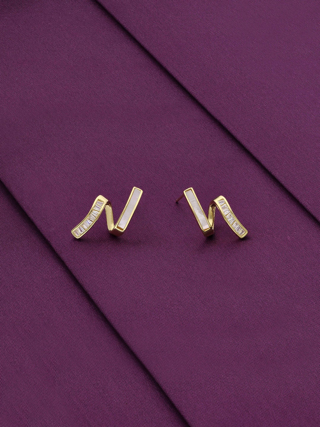 KAI JEWEL 92.5 Sterling Silver Rhodium-Plated Cubic Zirconia Studded Studs Earrings, Gold
KAI JEWEL 92.5 Sterling Silver Rhodium-Plated Cubic Zirconia Studded Studs Earrings, Gold