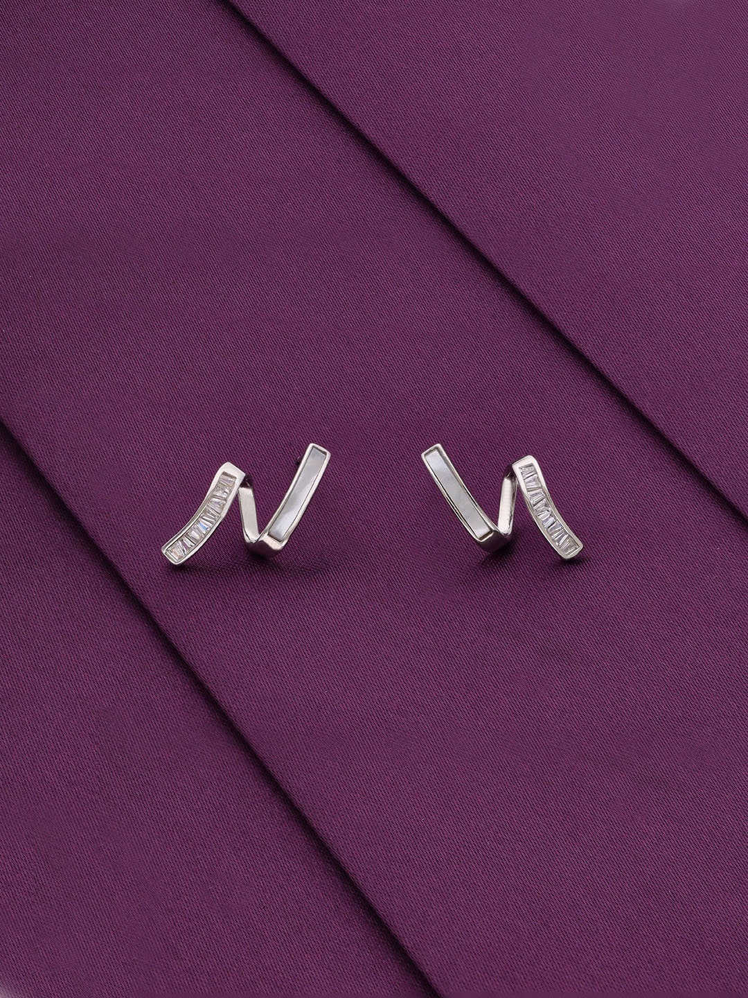 KAI JEWEL Rhodium-Plated 92.5 Sterling Silver Cubic Zirconia Contemporary Stud Earrings
KAI JEWEL Rhodium-Plated 92.5 Sterling Silver Cubic Zirconia Contemporary Stud Earrings