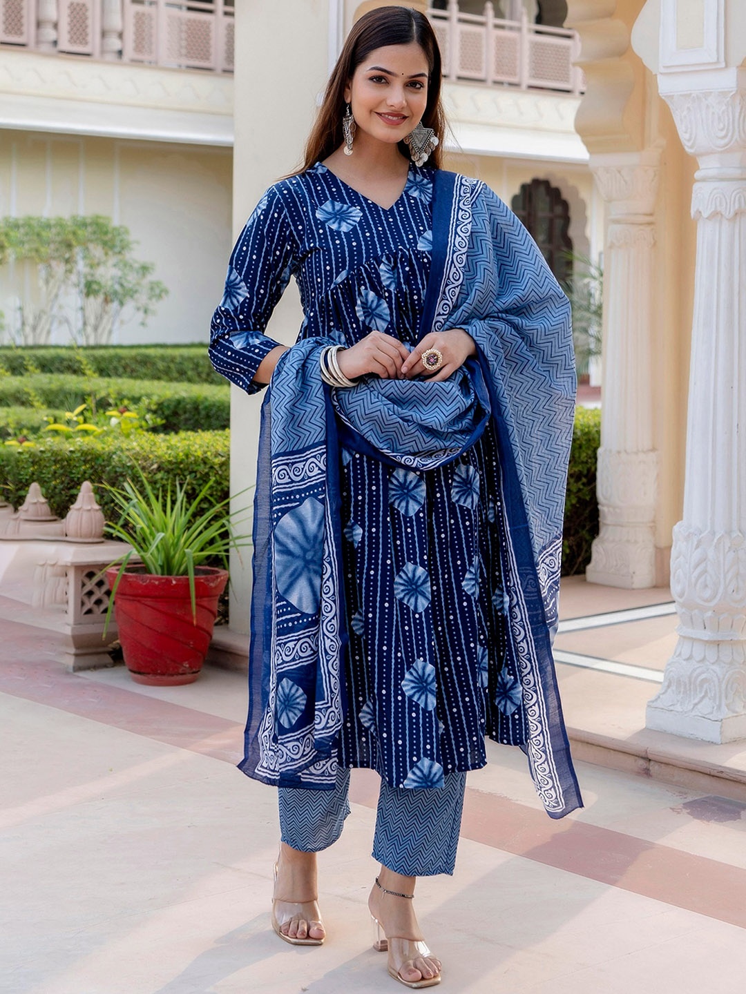 KALINI Floral Printed Regular Empire A Line Kurta With Trousers & With Dupatta, White
KALINI Floral Printed Regular Empire A Line Kurta With Trousers & With Dupatta, White