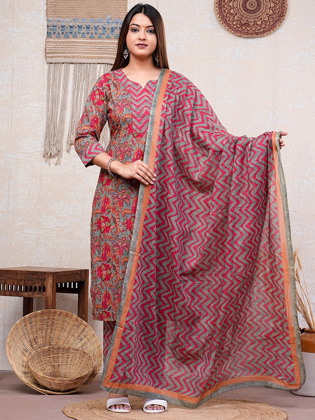 SIGNORIA Floral Printed Regular Pure Cotton Straight Kurta with Trousers & Dupatta, Red
SIGNORIA Floral Printed Regular Pure Cotton Straight Kurta with Trousers & Dupatta, Red