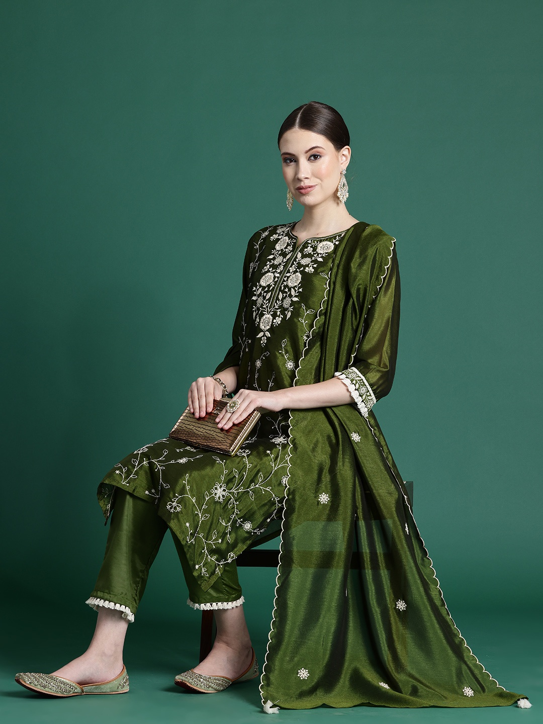 Indo Era Women Floral Embroidered Regular Thread Work Kurta with Trousers & With Dupatta, Green
Indo Era Women Floral Embroidered Regular Thread Work Kurta with Trousers & With Dupatta, Green