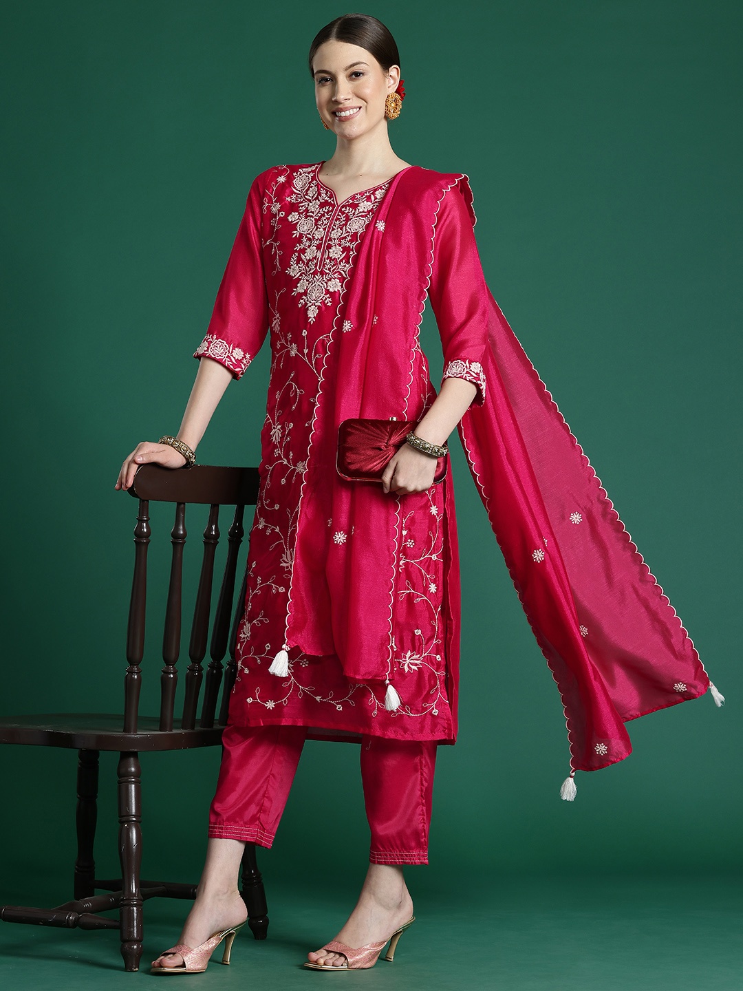 Indo Era Women Floral Embroidered Regular Sequinned Kurta with Trousers & With Dupatta, Pink
Indo Era Women Floral Embroidered Regular Sequinned Kurta with Trousers & With Dupatta, Pink