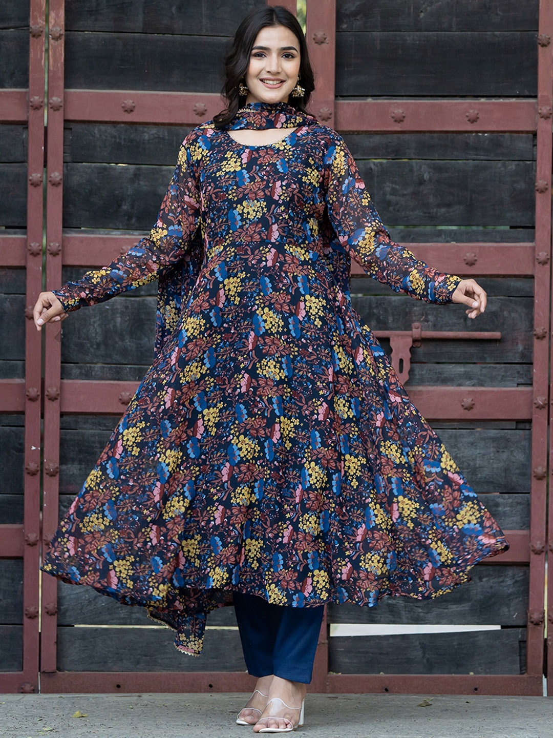 ASPORA Floral Printed Round Neck Long Sleeves Gotta Patti Kurta with Trousers & Dupatta, Navy blue
ASPORA Floral Printed Round Neck Long Sleeves Gotta Patti Kurta with Trousers & Dupatta, Navy blue