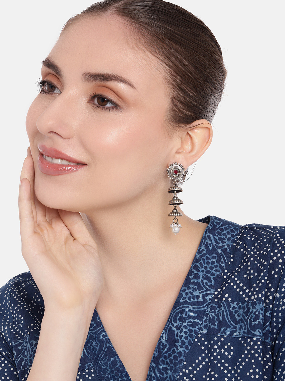 AITIHYA Silver-Plated Stones-Studded & Beaded Teardrop Shaped Oxidised Jhumkas Earrings
AITIHYA Silver-Plated Stones-Studded & Beaded Teardrop Shaped Oxidised Jhumkas Earrings