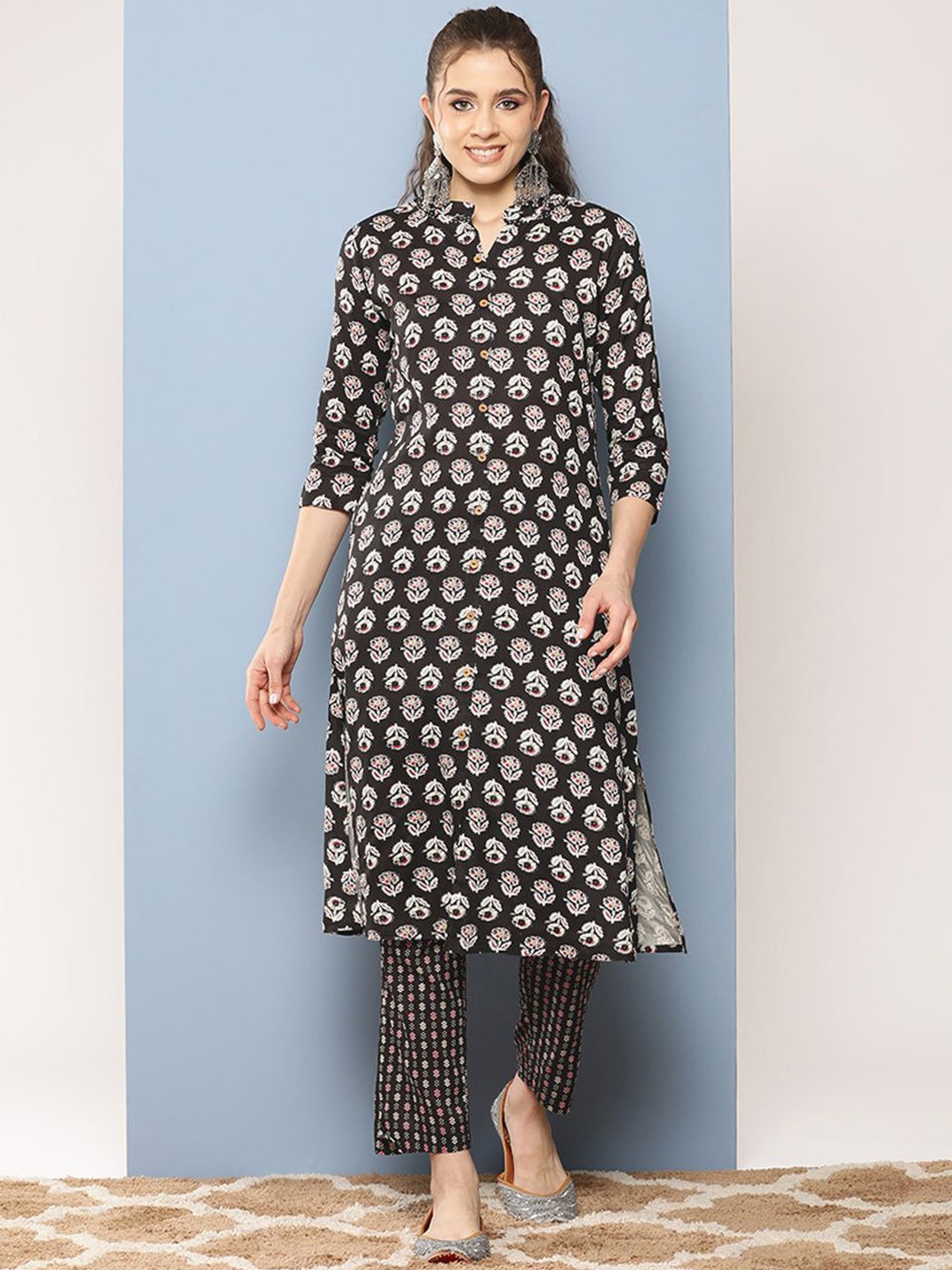 BAESD Floral Printed Mandarin Collar Pure Cotton Straight Kurta with Trousers, Black
BAESD Floral Printed Mandarin Collar Pure Cotton Straight Kurta with Trousers, Black