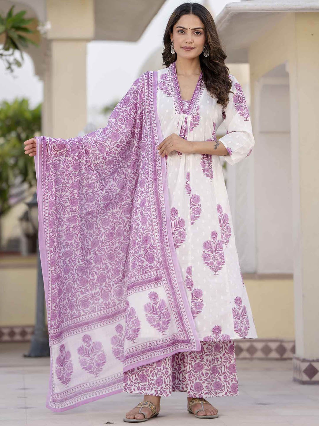 Nehamta Floral Printed Regular Pure Cotton Kurta with Palazzos & With Dupatta, White
Nehamta Floral Printed Regular Pure Cotton Kurta with Palazzos & With Dupatta, White