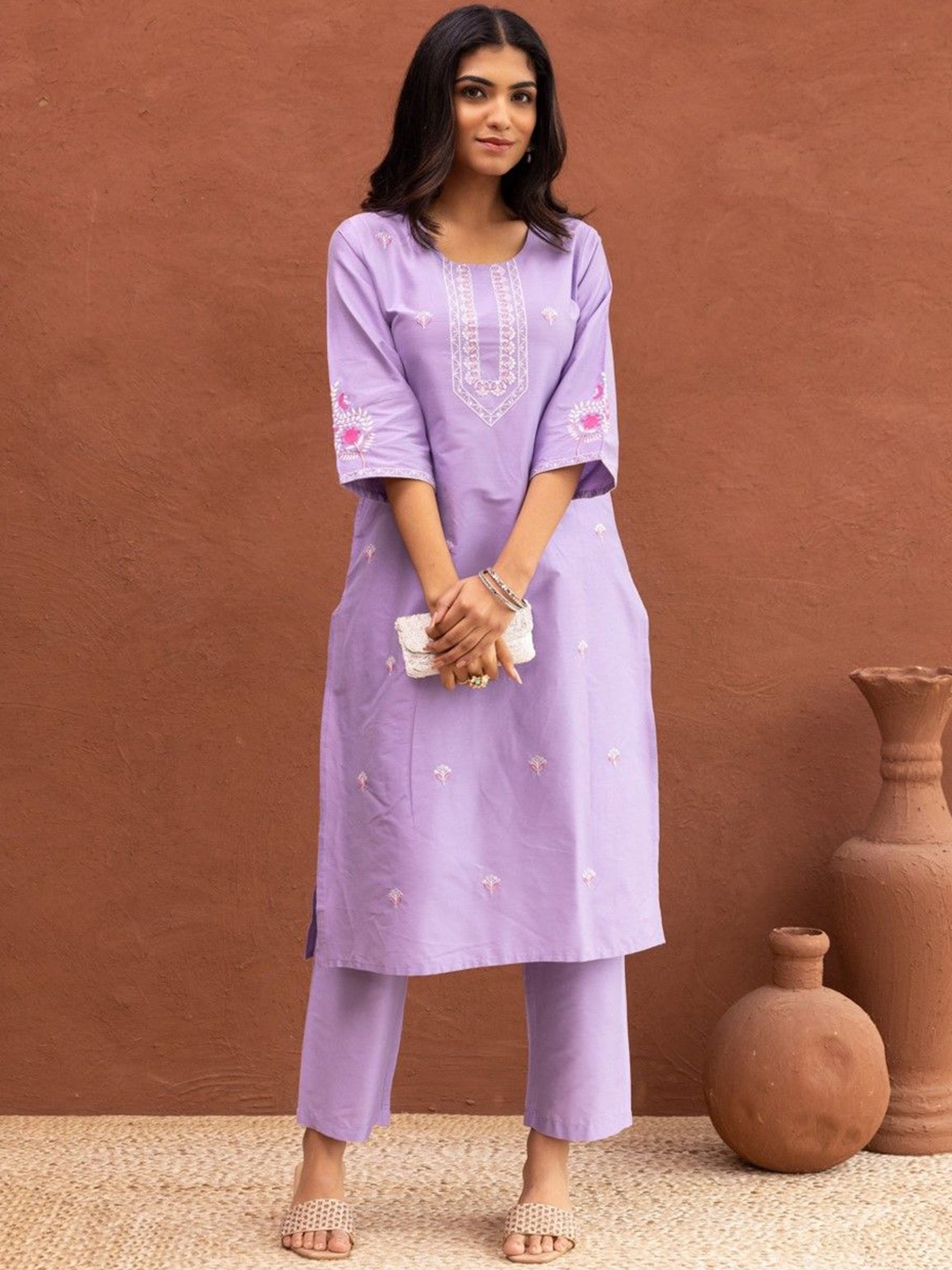 AUTUMN LANE Ethnic Motifs Embroidered Regular Thread Work Kurta with Trousers, Purple
AUTUMN LANE Ethnic Motifs Embroidered Regular Thread Work Kurta with Trousers, Purple