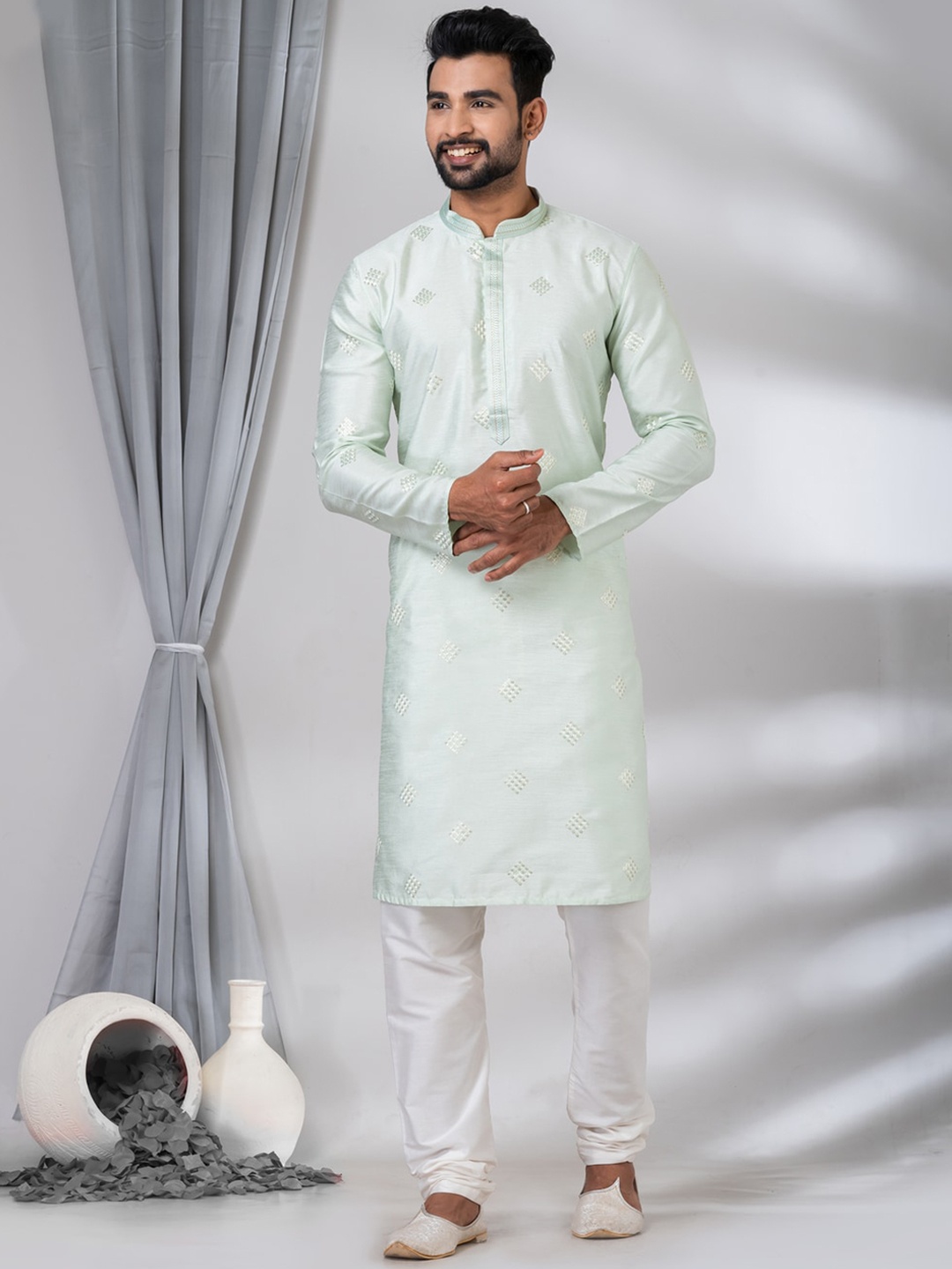 HU - Handcrafted Uniquely Ethnic Motifs Print Mandarin Collar Cotton Silk Straight Kurta, Lime green
HU - Handcrafted Uniquely Ethnic Motifs Print Mandarin Collar Cotton Silk Straight Kurta, Lime green