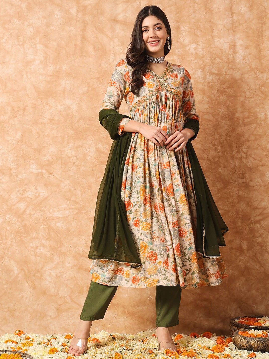 Growdamy Floral Printed V-Neck Three-Quarter Sleeves Kurta with Trousers & With Dupatta, Beige
Growdamy Floral Printed V-Neck Three-Quarter Sleeves Kurta with Trousers & With Dupatta, Beige