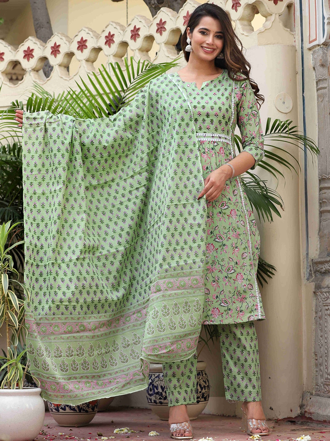 SINGNI Floral Printed Thread Work Pure Cotton Straight Kurta With Trousers & Dupatta, Green
SINGNI Floral Printed Thread Work Pure Cotton Straight Kurta With Trousers & Dupatta, Green