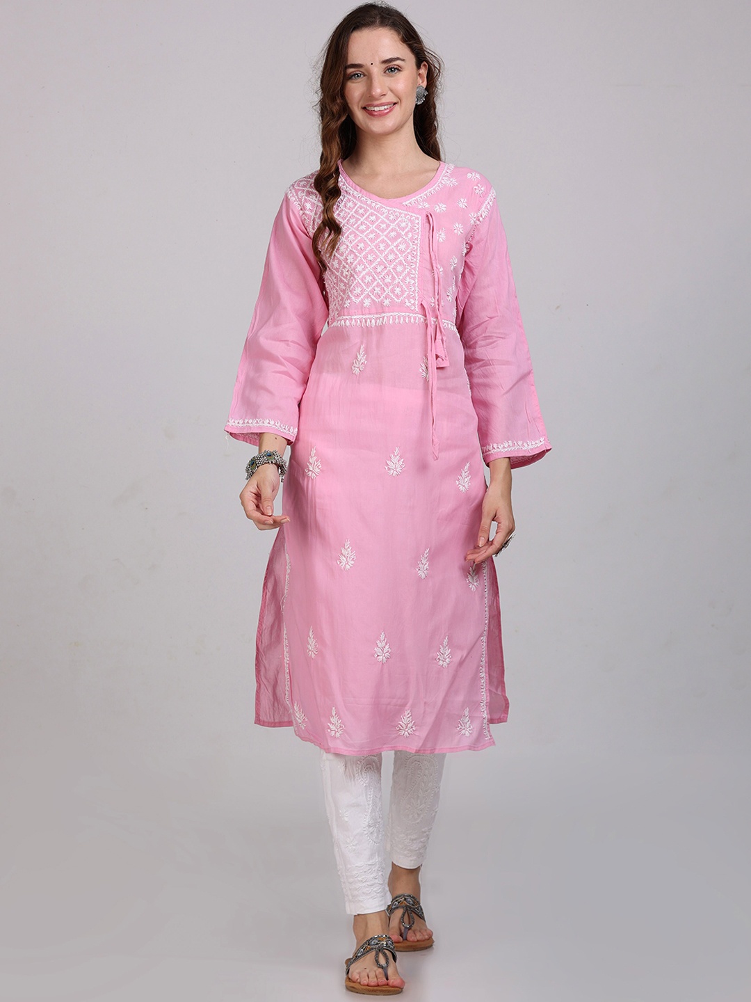 KHAKA Floral Embroidered Regular Chikankari Pure Cotton Straight Kurta with Trousers, Pink
KHAKA Floral Embroidered Regular Chikankari Pure Cotton Straight Kurta with Trousers, Pink