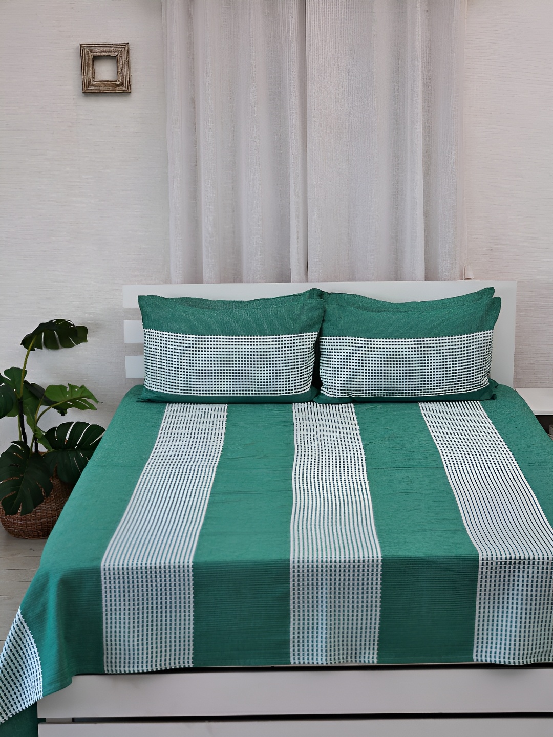 Ariana Green & White 3 Pieces Striped 240 TC Pure Cotton Double Queen Bed Covers
Ariana Green & White 3 Pieces Striped 240 TC Pure Cotton Double Queen Bed Covers