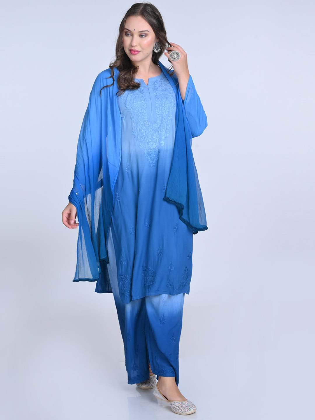 KHAKA Floral Embroidered Round Neck Chikankari Straight Kurta with Palazzos & Dupatta, Blue
KHAKA Floral Embroidered Round Neck Chikankari Straight Kurta with Palazzos & Dupatta, Blue