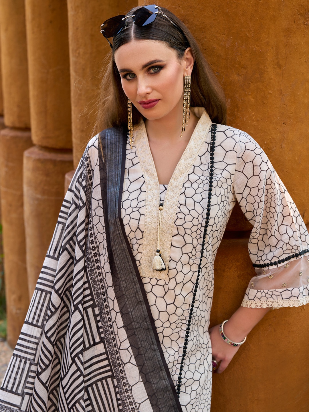 Indo Era Geometric Printed Regular Thread Work Pure Cotton Kurta with Trousers & Dupatta, Off white
Indo Era Geometric Printed Regular Thread Work Pure Cotton Kurta with Trousers & Dupatta, Off white