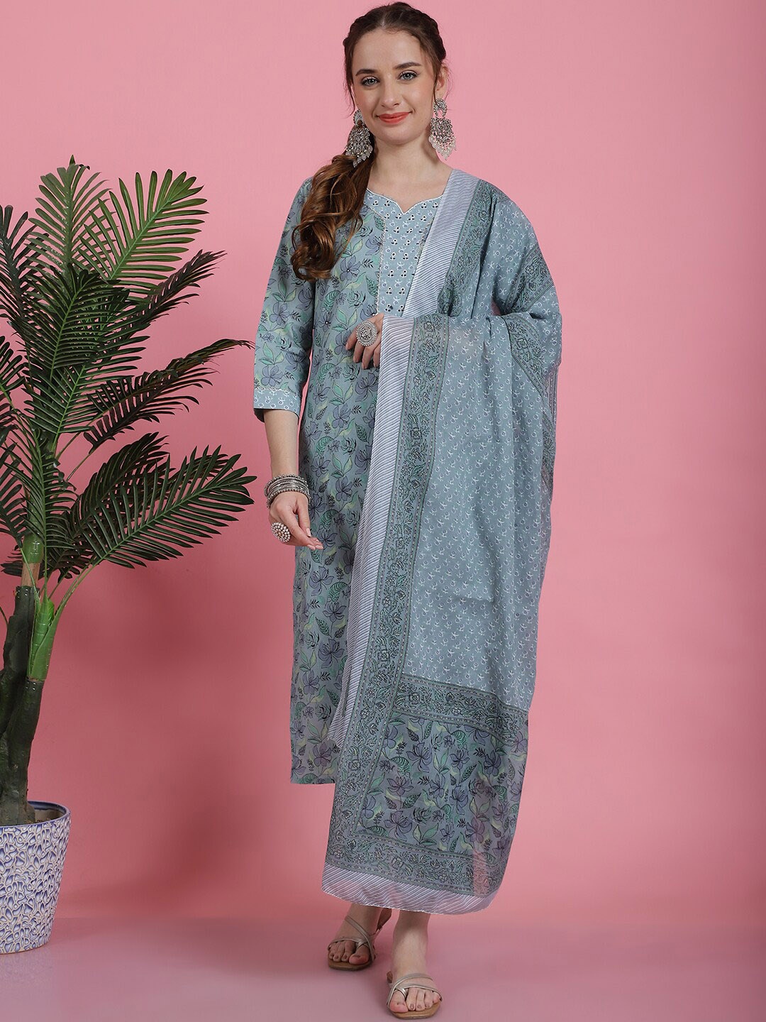 Prakrti Grey Floral Printed Pure Cotton Gotta Patti Straight Kurta With Trousers & Dupatta
Prakrti Grey Floral Printed Pure Cotton Gotta Patti Straight Kurta With Trousers & Dupatta
