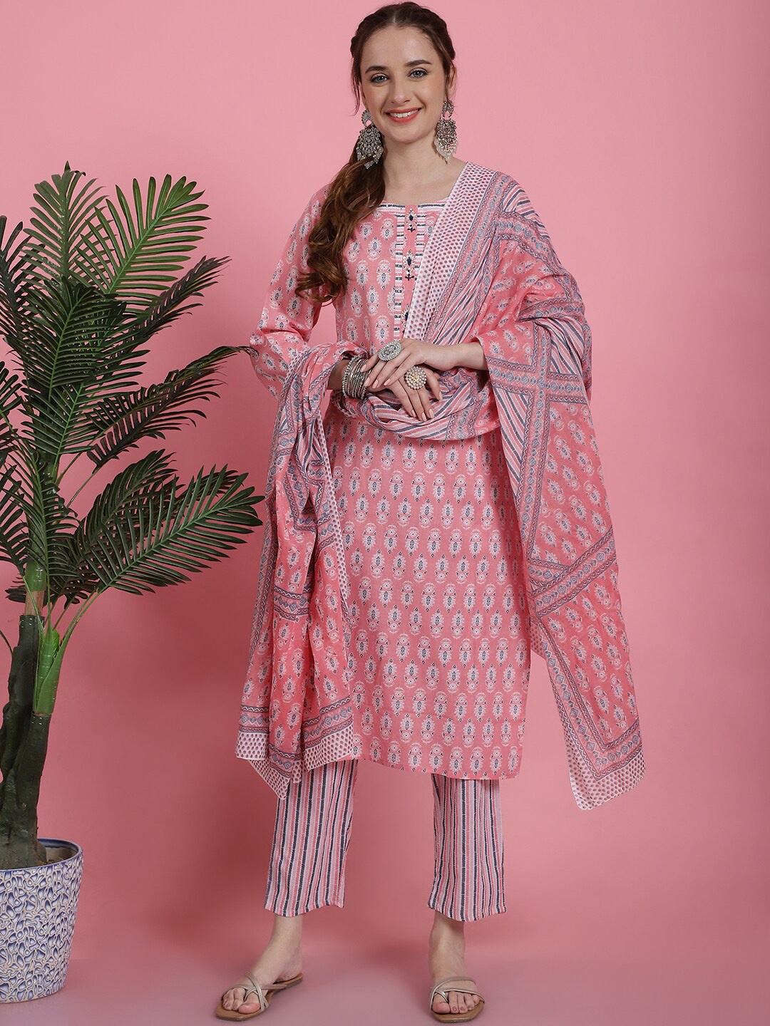 Prakrti Pink Floral Printed Sequinned Pure Cotton Straight Kurta With Trousers & Dupatta
Prakrti Pink Floral Printed Sequinned Pure Cotton Straight Kurta With Trousers & Dupatta