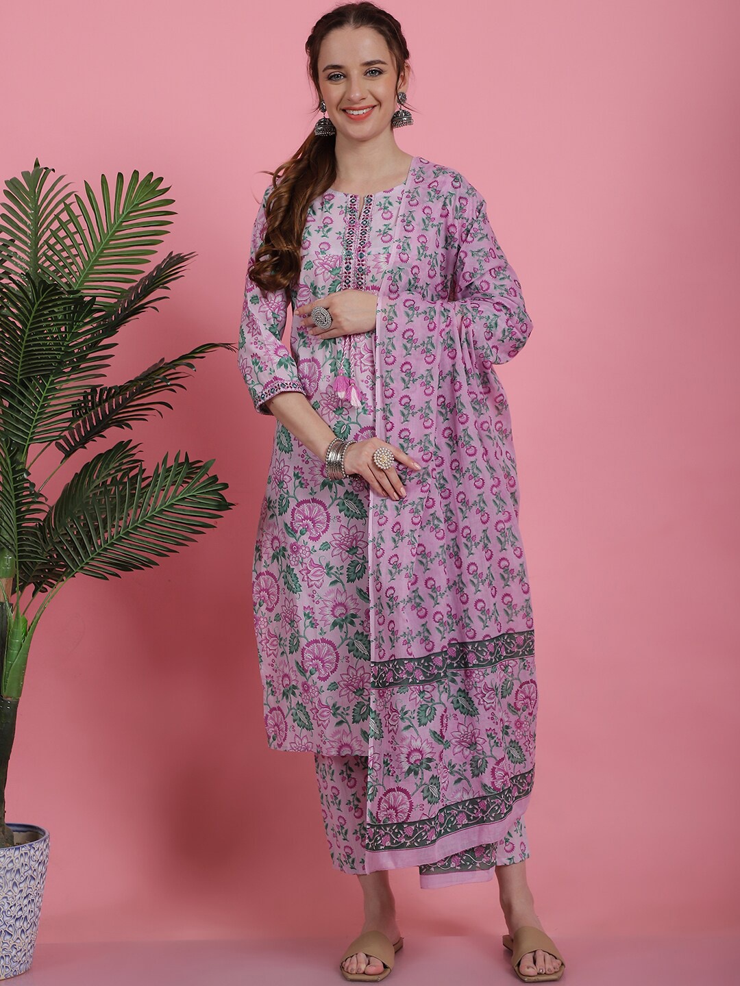 Prakrti Mauve Floral Printed Regular Pure Cotton Straight Kurta with Trousers & Dupatta
Prakrti Mauve Floral Printed Regular Pure Cotton Straight Kurta with Trousers & Dupatta