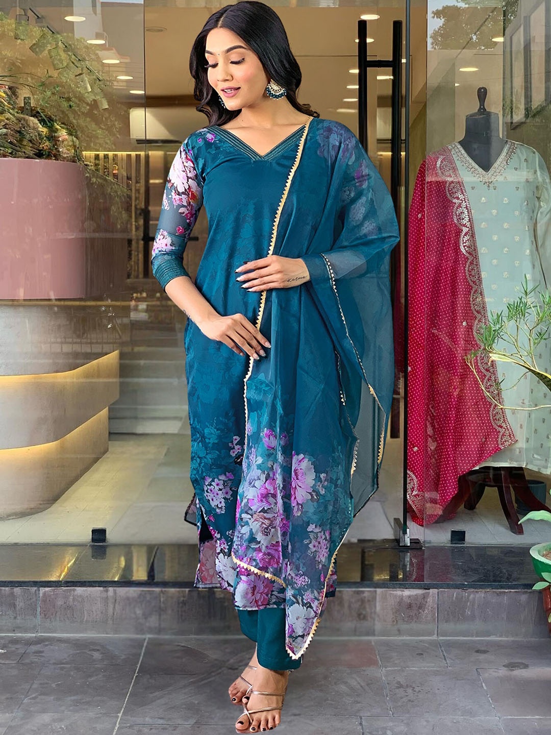 KALINI Floral Embroidered Regular Thread Work Pure Silk Kurta with Trousers & Dupatta, Turquoise blue
KALINI Floral Embroidered Regular Thread Work Pure Silk Kurta with Trousers & Dupatta, Turquoise blue