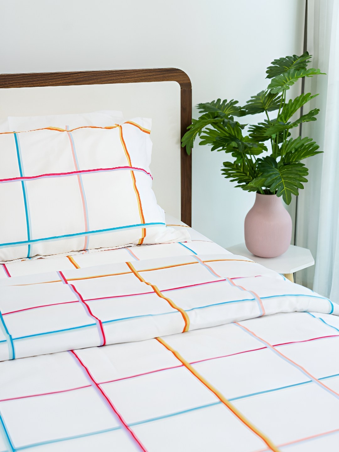 haus & kinder White & Pink Geometric 186 TC Pure Cotton Single Bedsheet With Pillow Cover
haus & kinder White & Pink Geometric 186 TC Pure Cotton Single Bedsheet With Pillow Cover