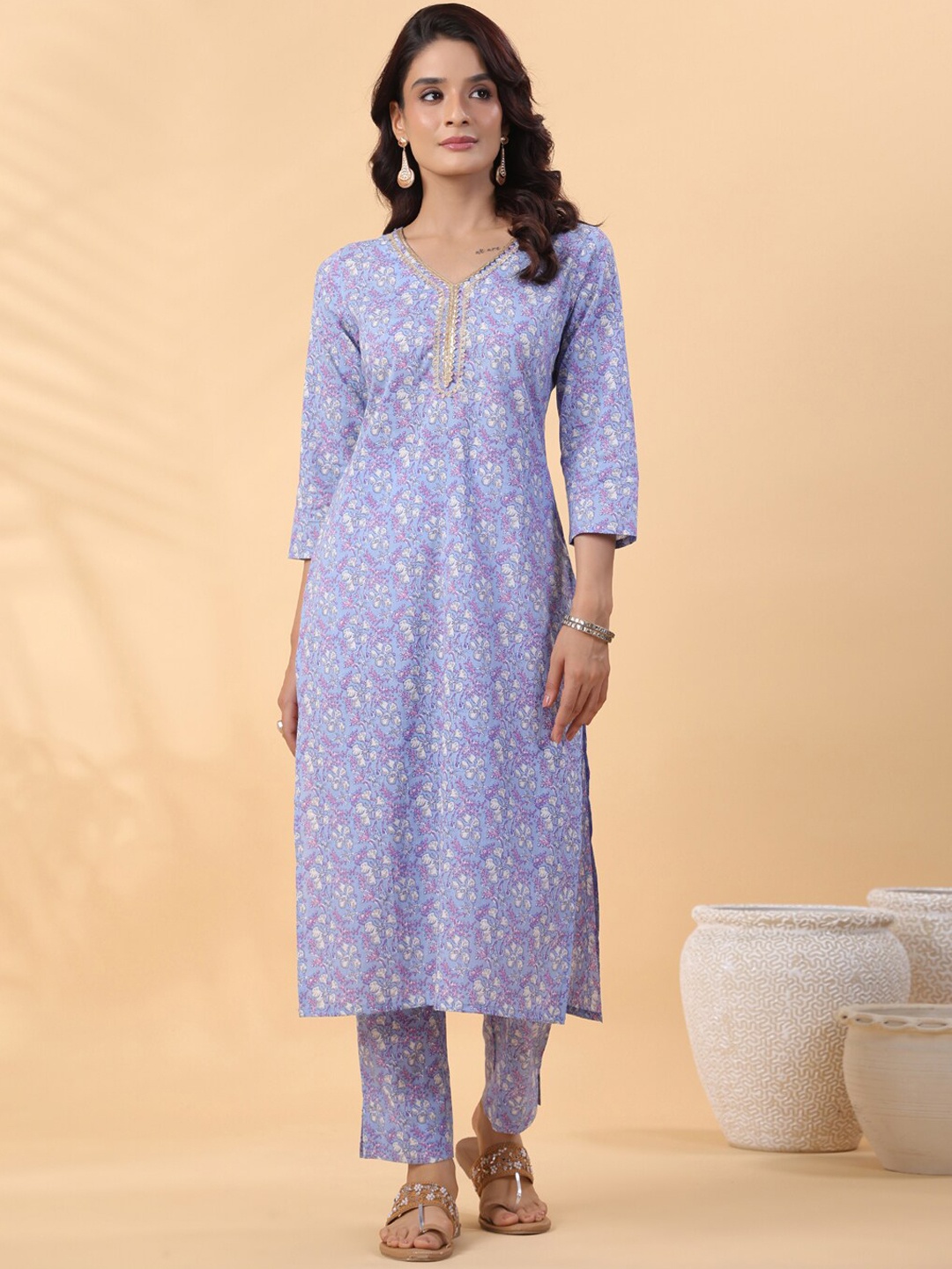 Janasya Floral Printed V-Neck Regular Pure Cotton Straight Kurta With Trousers, Blue
Janasya Floral Printed V-Neck Regular Pure Cotton Straight Kurta With Trousers, Blue