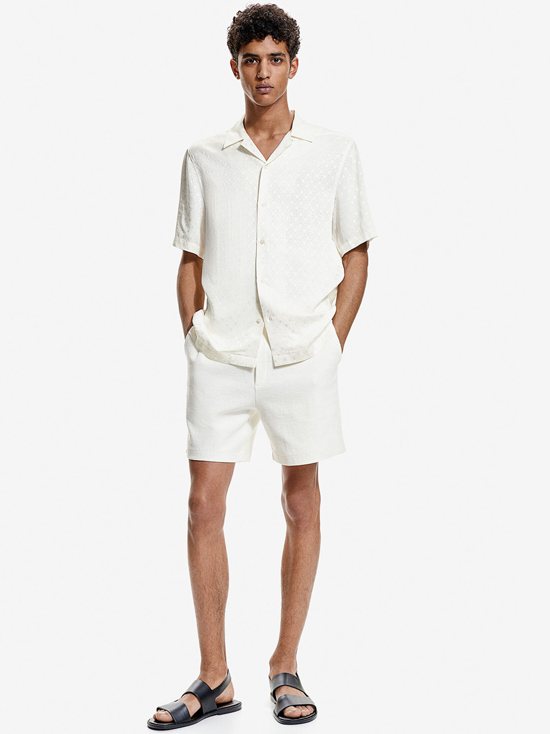 H&M Men Regular Fit Shorts, White 
H&M Men Regular Fit Shorts, White