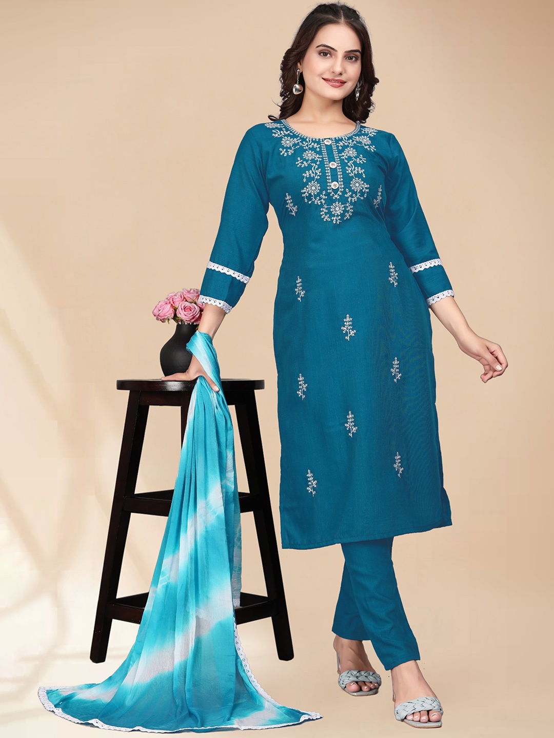 Anouk Teal Blue Floral Embroidered Thread Work Lace Inserts Kurta With Trousers & Dupatta
Anouk Teal Blue Floral Embroidered Thread Work Lace Inserts Kurta With Trousers & Dupatta