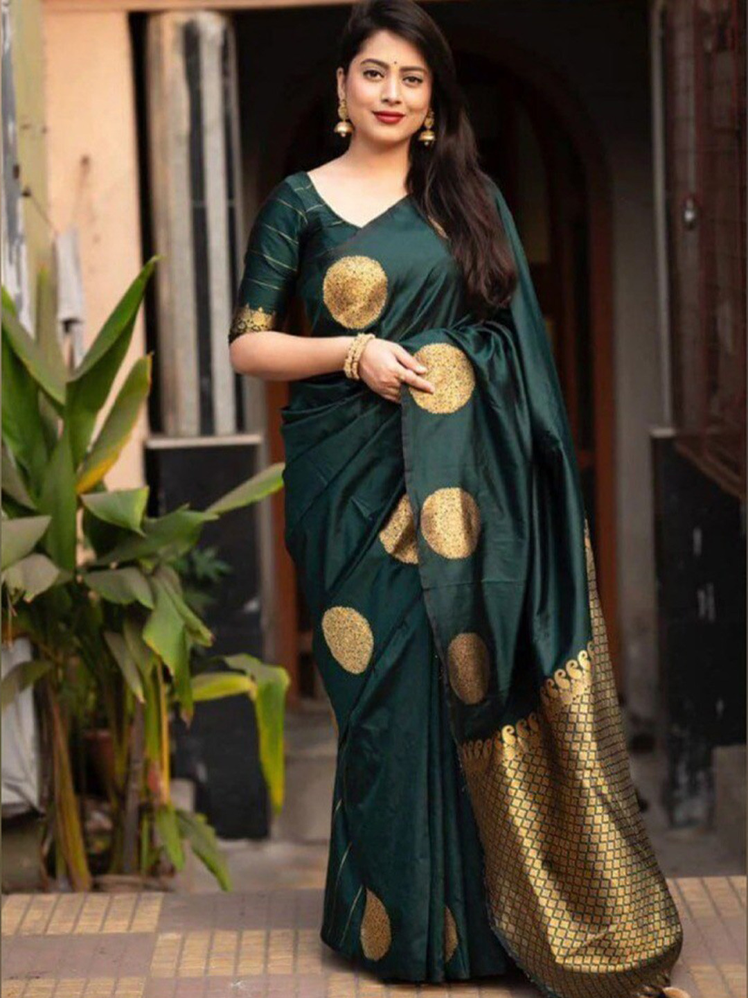 ESOMIC EXPORT Woven Design Zari Art Silk Banarasi Saree, Green 
ESOMIC EXPORT Woven Design Zari Art Silk Banarasi Saree, Green